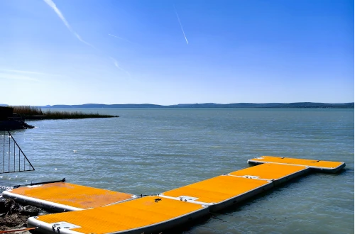 L-alakú stég, Balaton panoráma